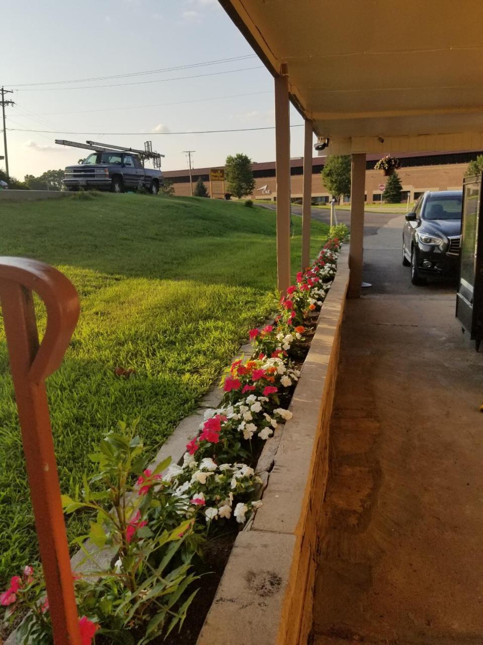 Budget Inn And Suites Eagan Bagian luar foto